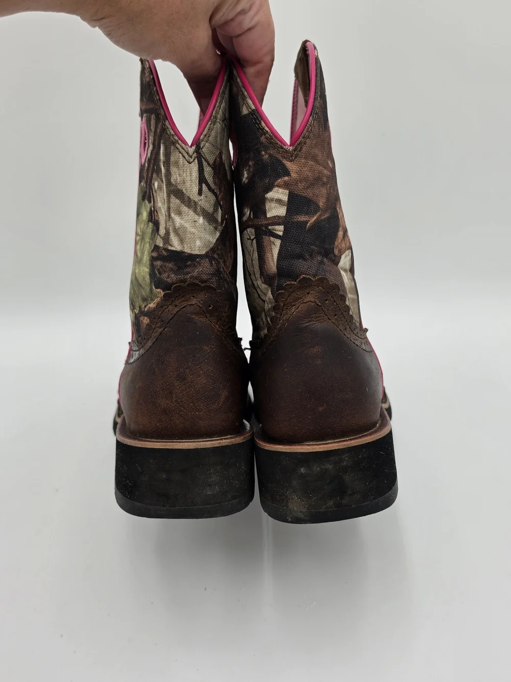 Ariat women’s camo‑and‑pink boots, size 9.5